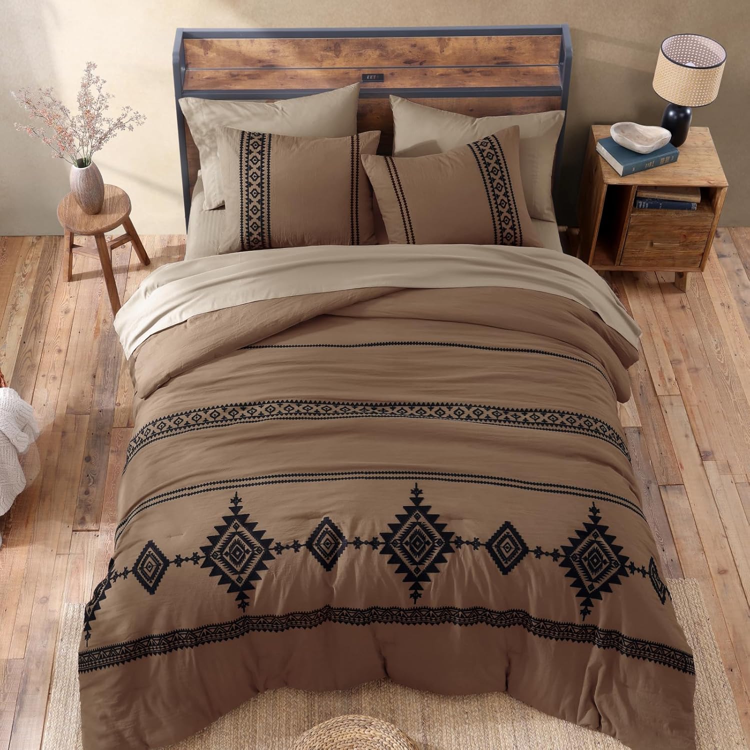 Amberspace Embroidery 7-piece Bed in a Bag Full Comforter Set with Sheets