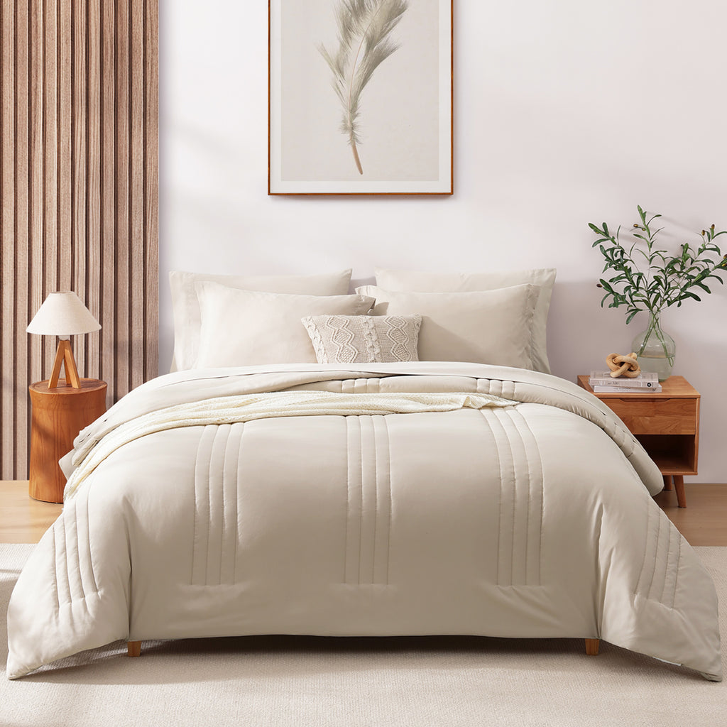 Amberspace 7-Piece Bed in a Bag Comforter Set with Sheets