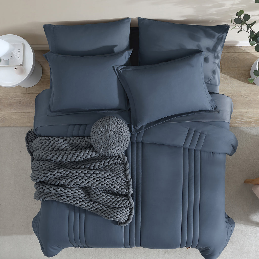 Amberspace 7-Piece Bed in a Bag Comforter Set with Sheets