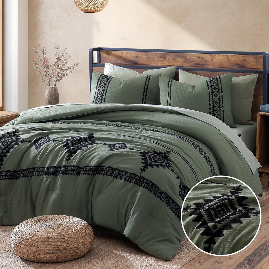 Amberspace Embroidery 7-piece Bed in a Bag Full Comforter Set with Sheets