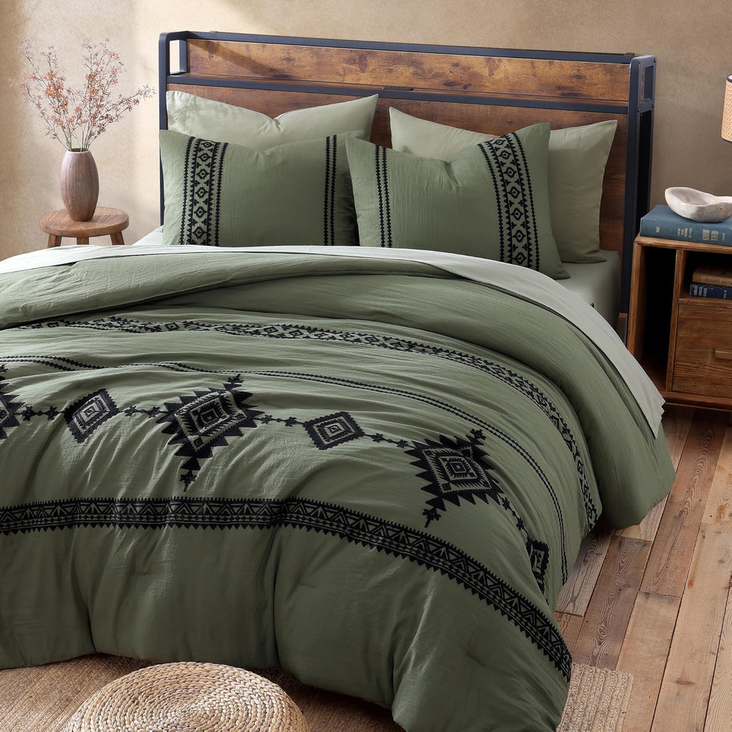 Amberspace Embroidery 7-piece Bed in a Bag Full Comforter Set with Sheets