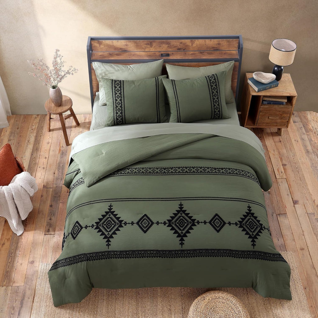 Amberspace Embroidery 7-piece Bed in a Bag Full Comforter Set with Sheets