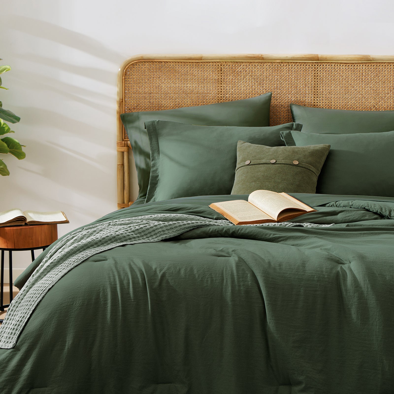 Amberspace Prewashed fabric 7-piece Bed in a Bag Comforter Set with Sheets