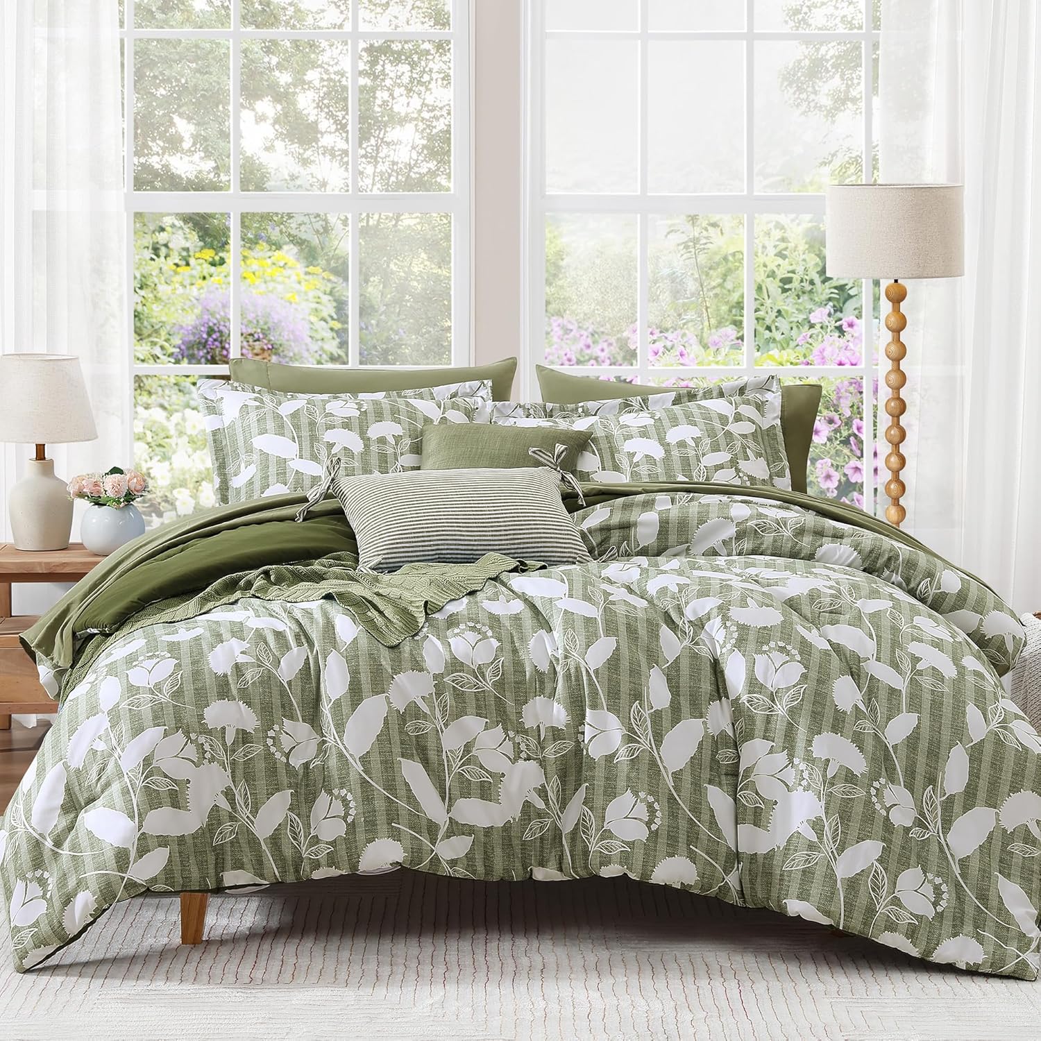 Amberspace Botanical Flowers Design 7-piece Bed in a Bag Comforter Set with Sheets