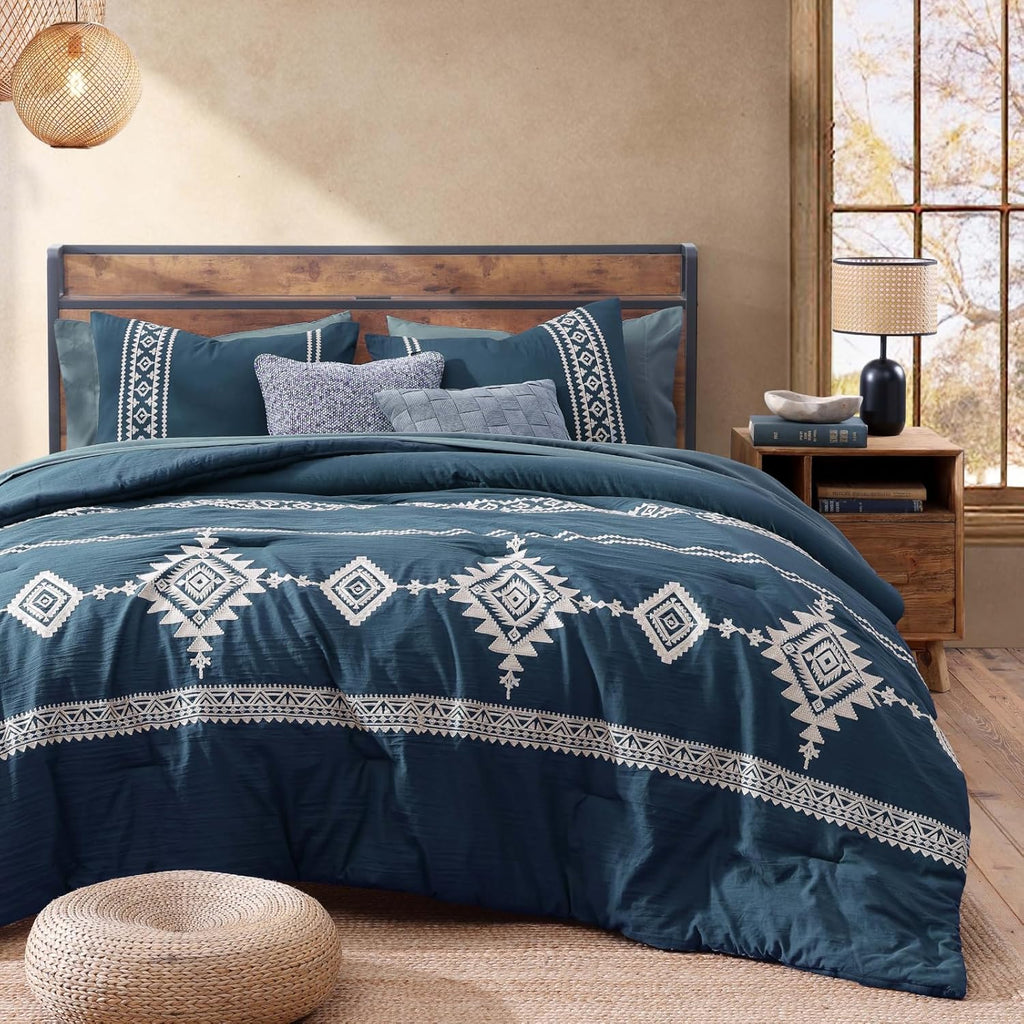 Amberspace Embroidery 7-piece Bed in a Bag Full Comforter Set with Sheets