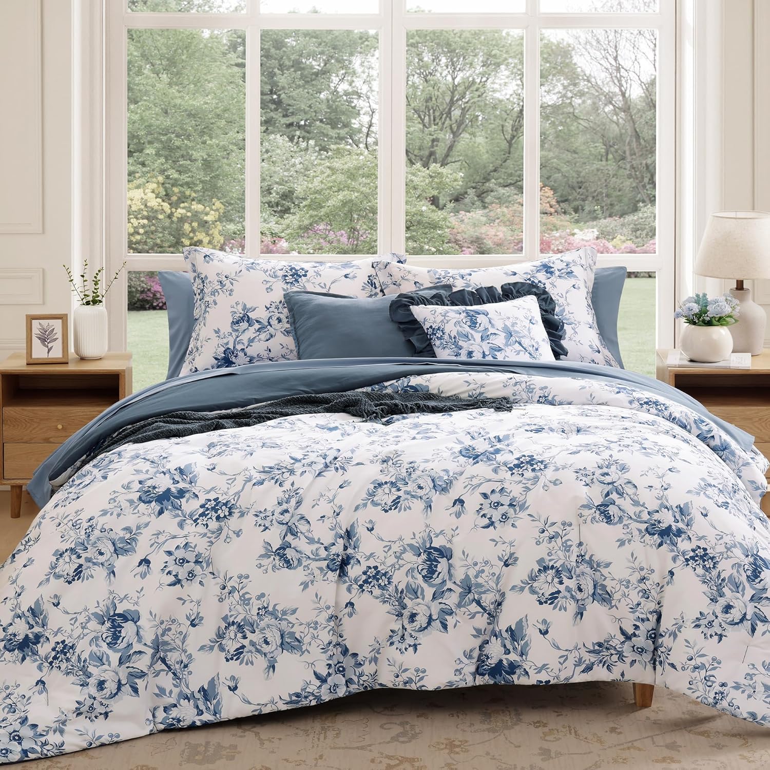 Amberspace Botanical Flowers Design 7-piece Bed in a Bag Comforter Set with Sheets