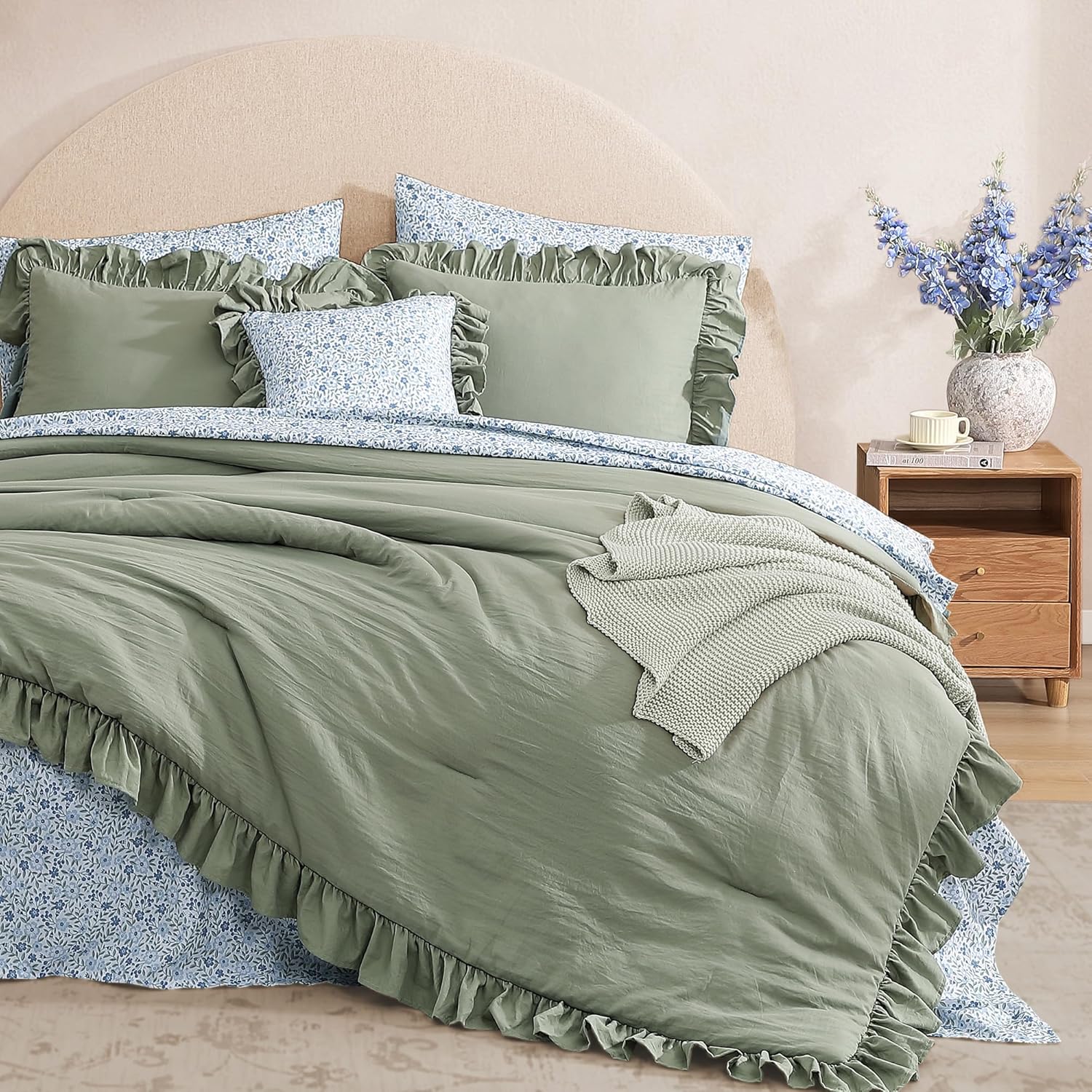 Amberspace Ruffle Design 7-piece Bed in a Bag Comforter Set with Sheets