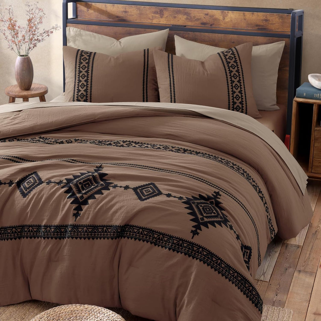 Amberspace Embroidery 7-piece Bed in a Bag Full Comforter Set with Sheets