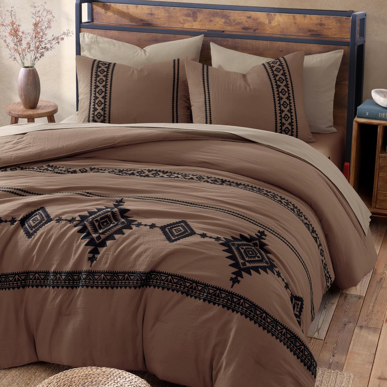 Amberspace Embroidery 7-piece Bed in a Bag Full Comforter Set with Sheets