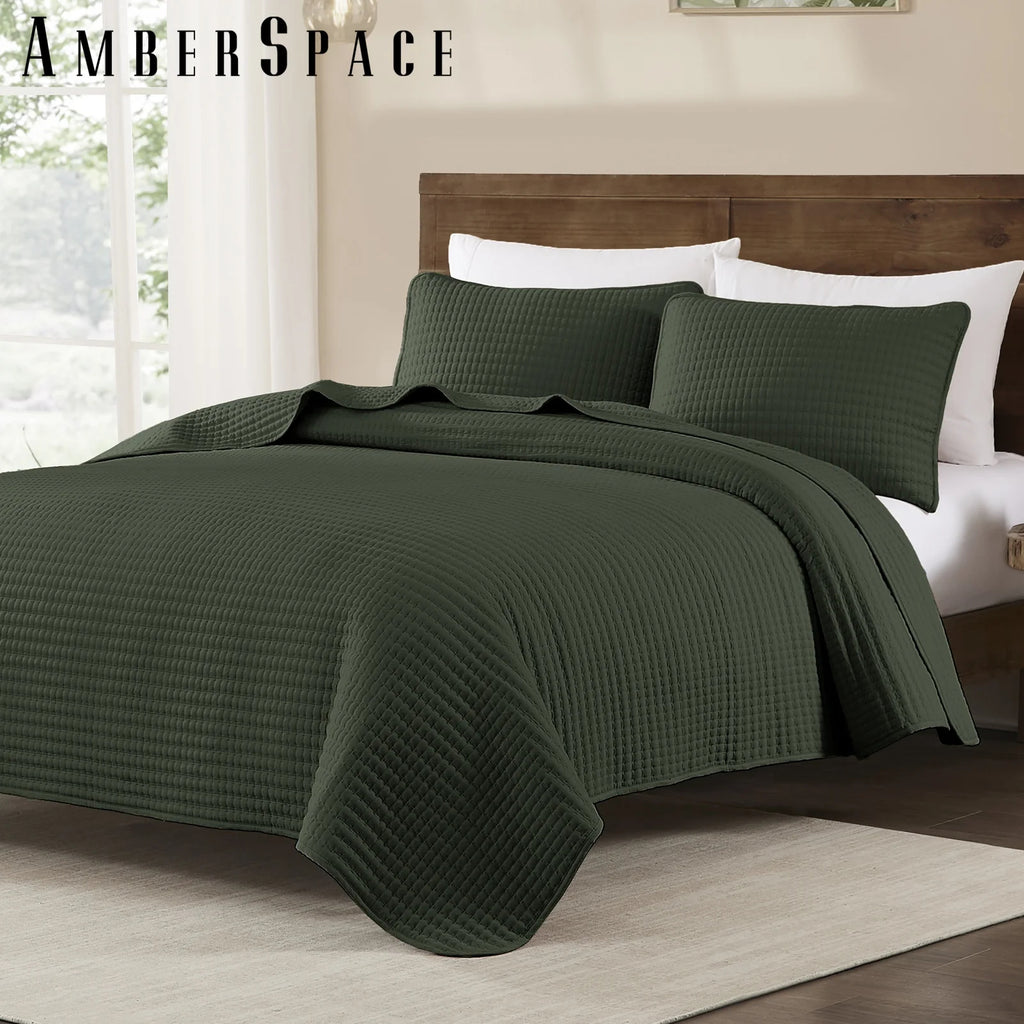 Amberspace Lightweight 2/3-Piece Bed in a Bag Quilt Set with Pillow Shams