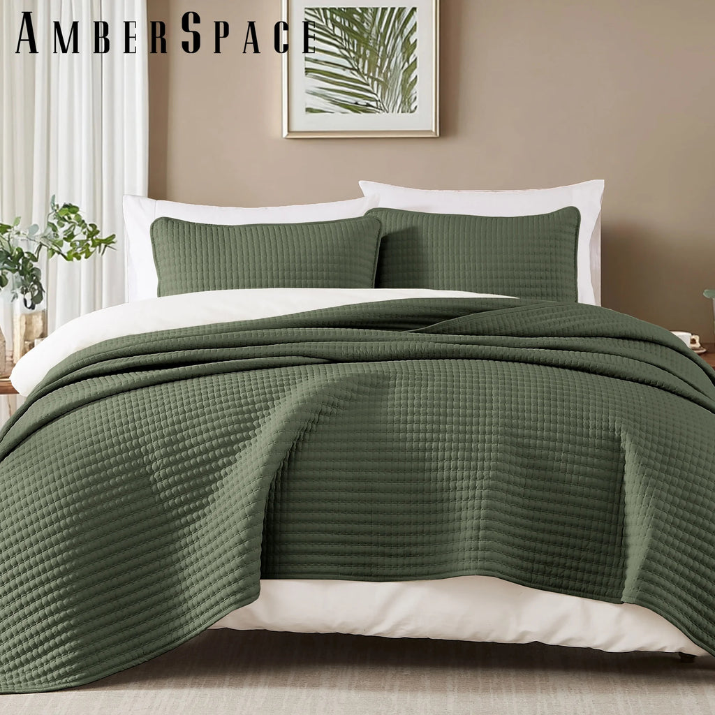 Amberspace Lightweight 2/3-Piece Bed in a Bag Quilt Set with Pillow Shams