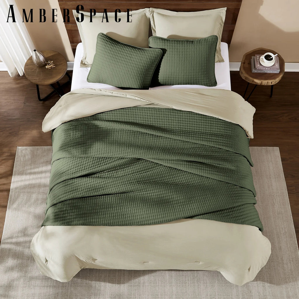 Amberspace Lightweight 2/3-Piece Bed in a Bag Quilt Set with Pillow Shams