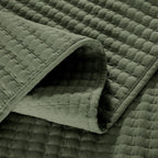 Amberspace Lightweight 2/3-Piece Bed in a Bag Quilt Set with Pillow Shams