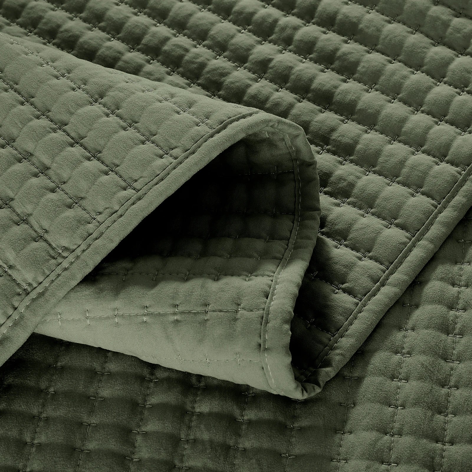Amberspace Lightweight 2/3-Piece Bed in a Bag Quilt Set with Pillow Shams