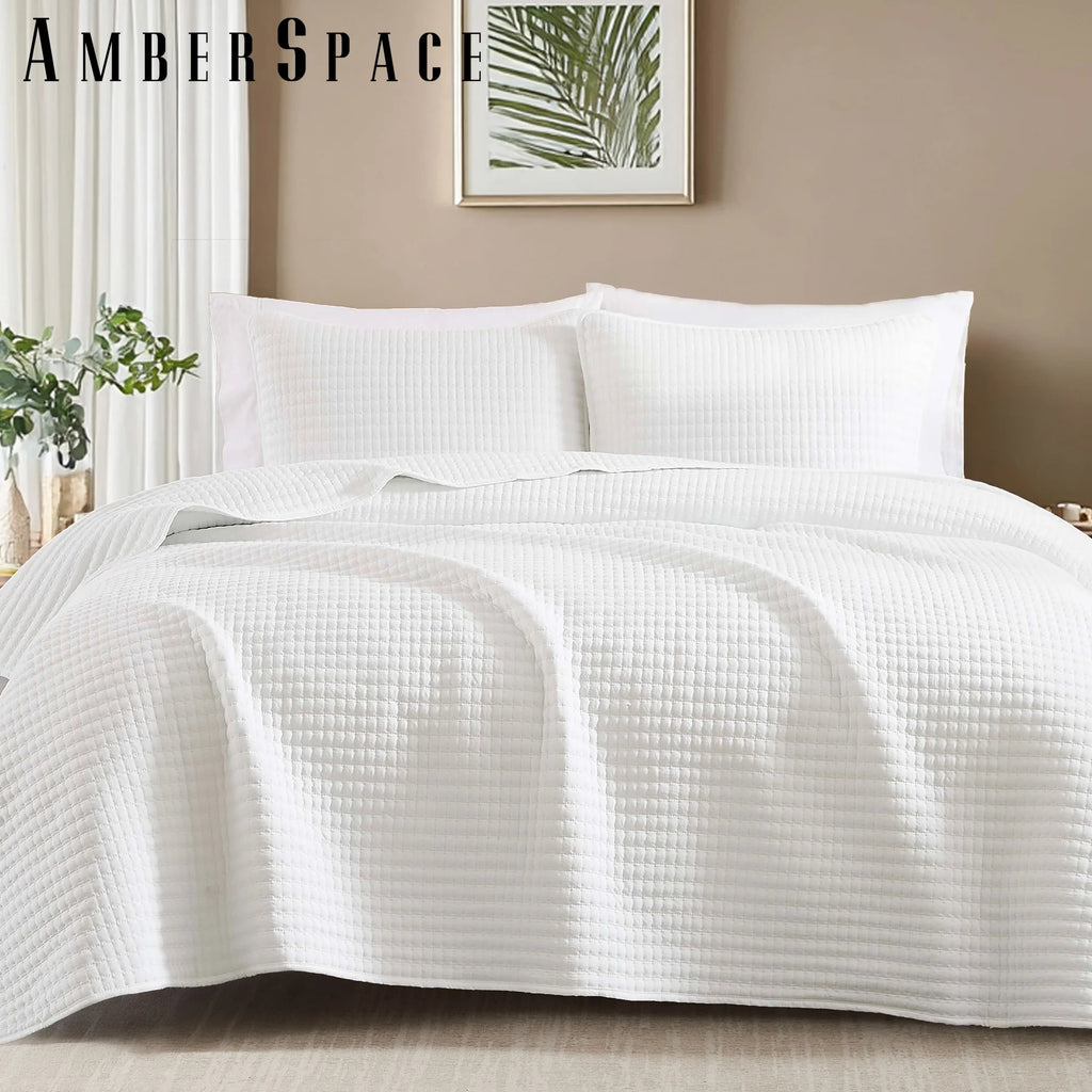 Amberspace Lightweight 2/3-Piece Bed in a Bag Quilt Set with Pillow Shams
