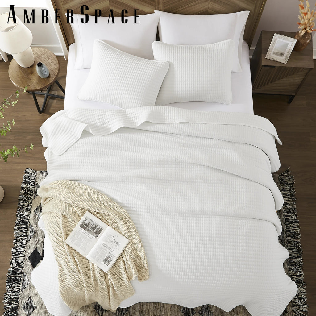 Amberspace Lightweight 2/3-Piece Bed in a Bag Quilt Set with Pillow Shams