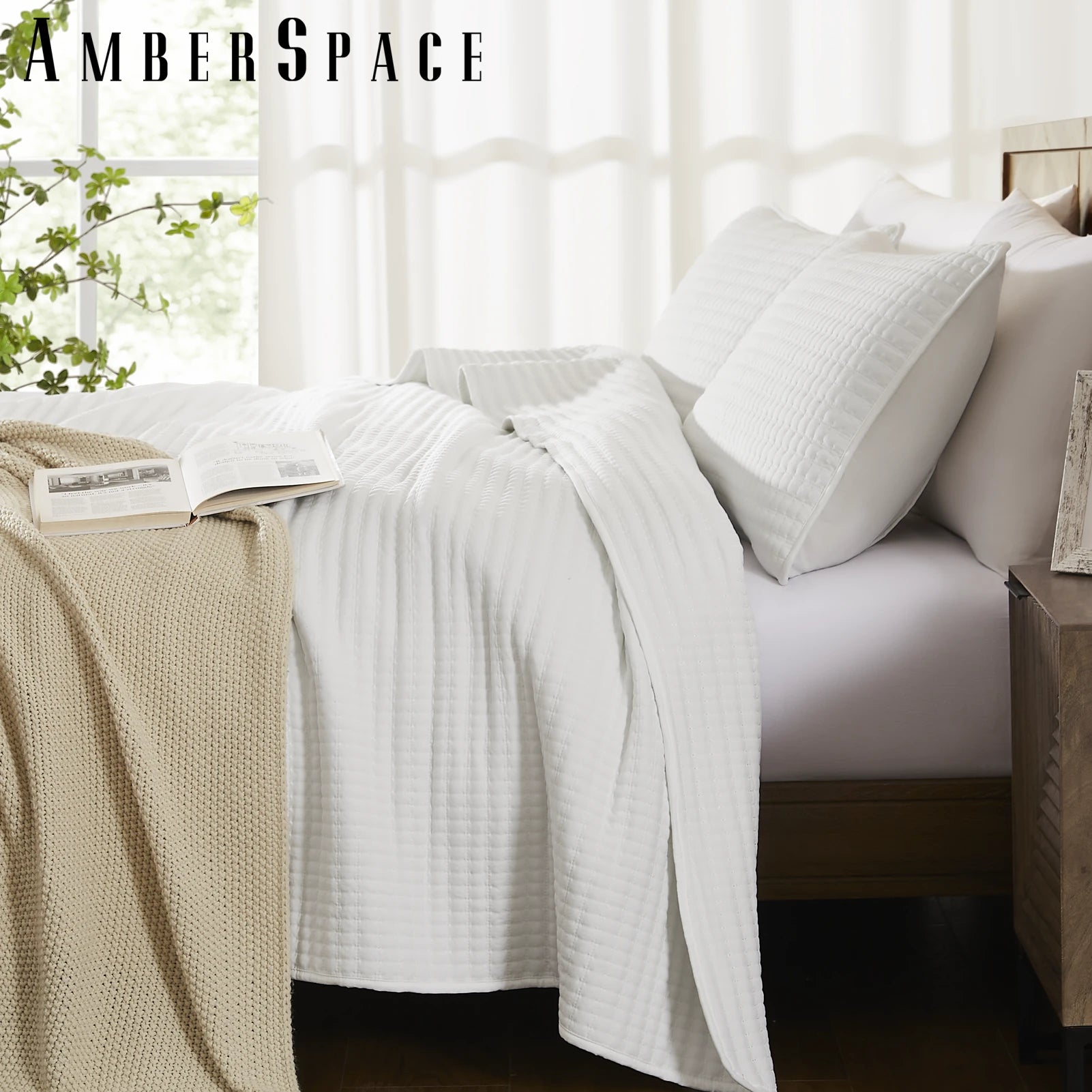 Amberspace Lightweight 2/3-Piece Bed in a Bag Quilt Set with Pillow Shams