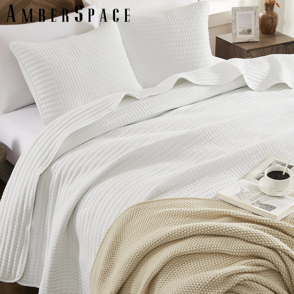 Amberspace Lightweight 2/3-Piece Bed in a Bag Quilt Set with Pillow Shams